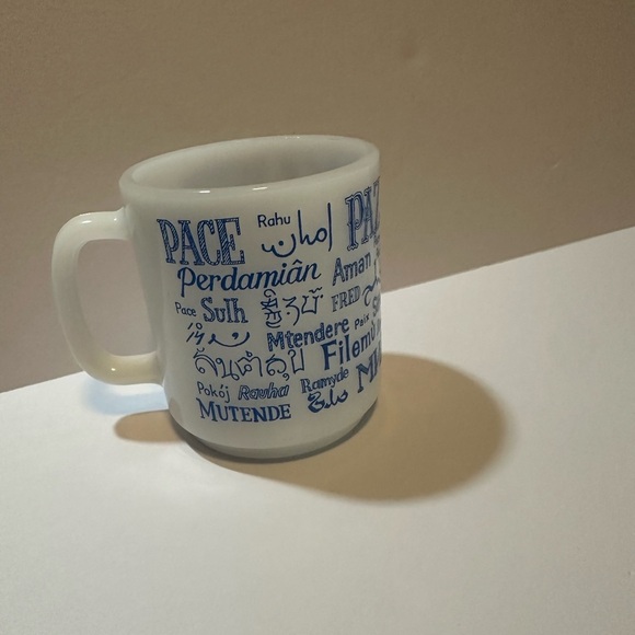 Vintage 1960's Mug Milk Glass UN United Nations Peace Multilingual - Picture 1 of 5